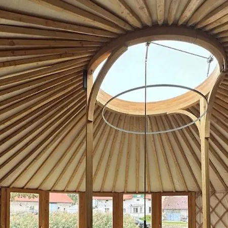 Glamping Nad Meandry V Jurte Chyňava